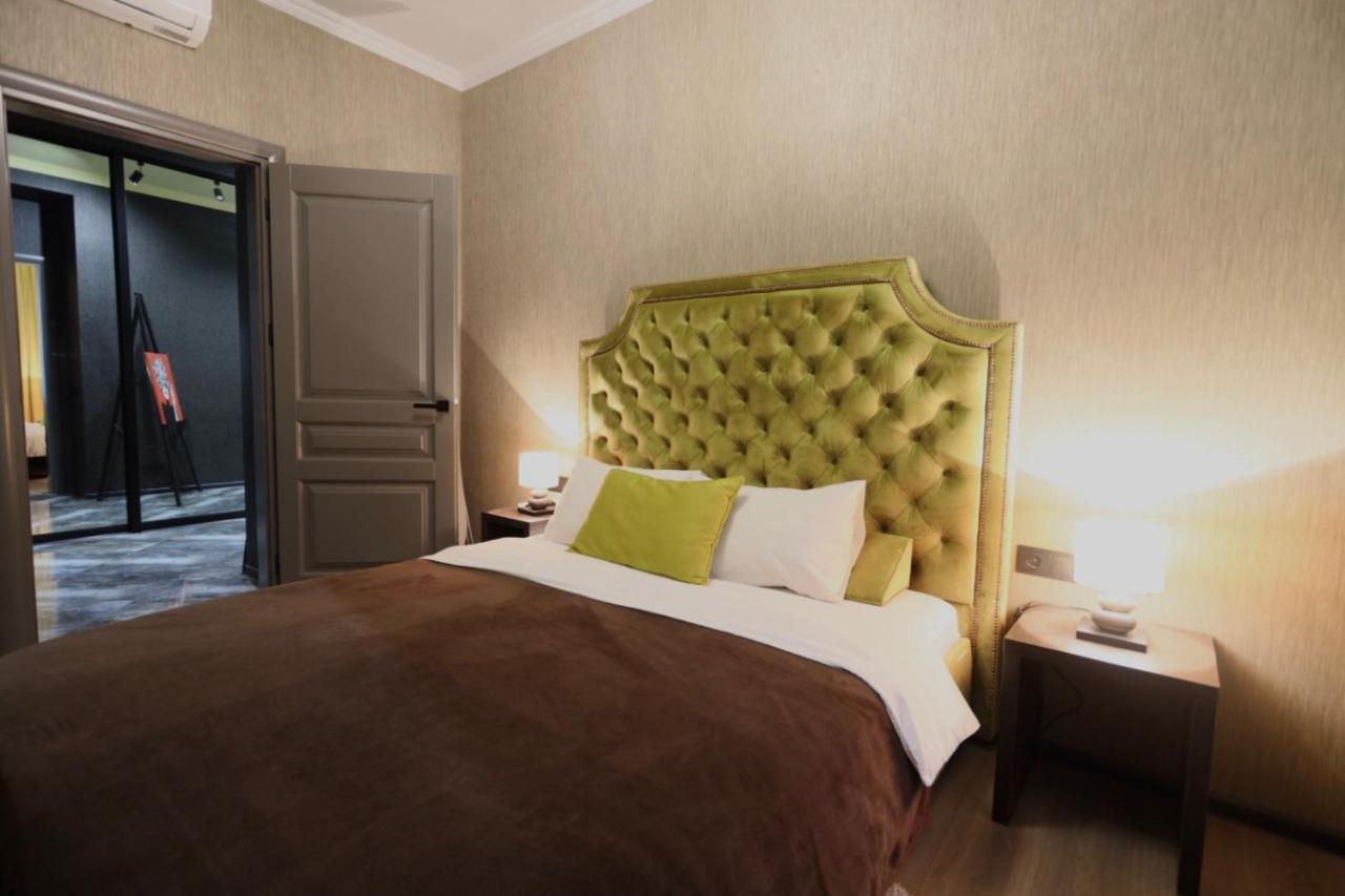 Apartments Lux In City Center Lviv Exteriör bild