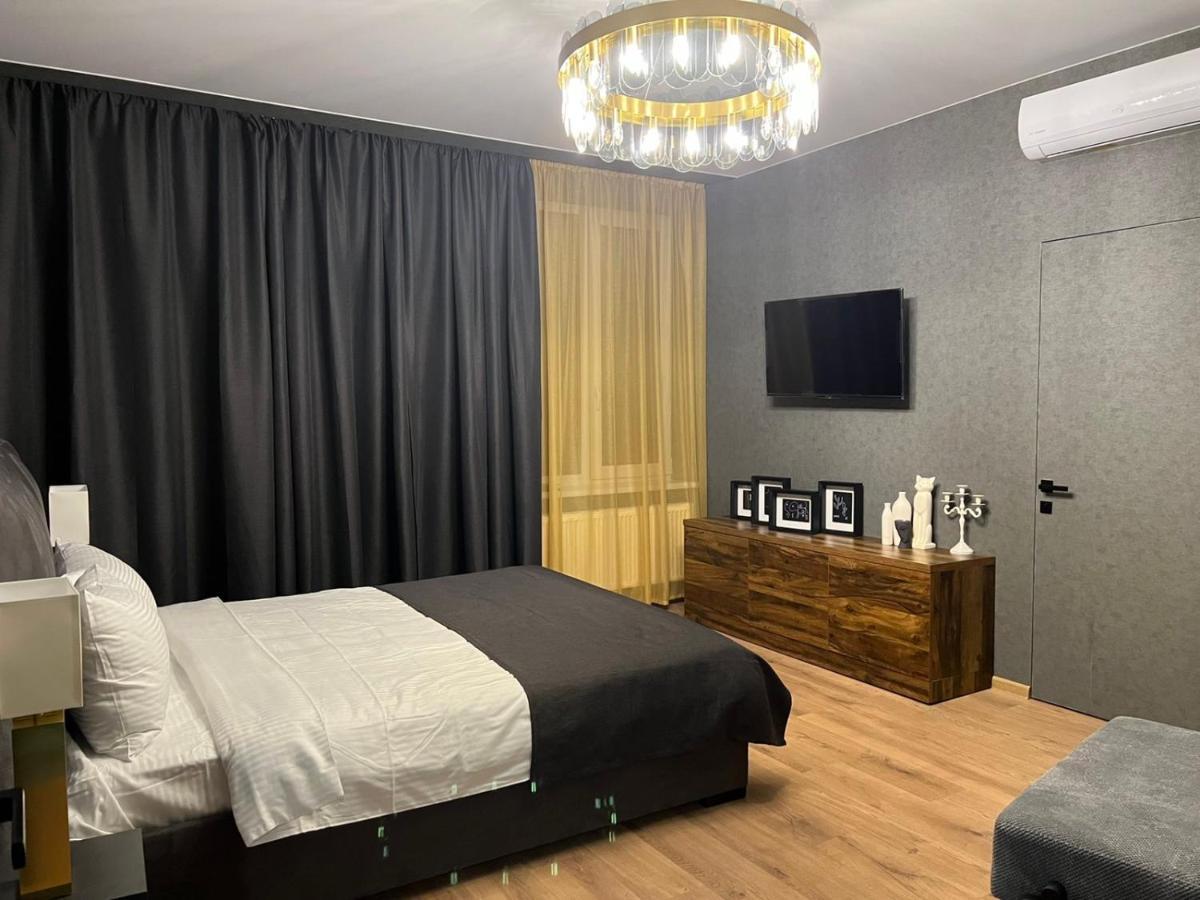 Apartments Lux In City Center Lviv Exteriör bild