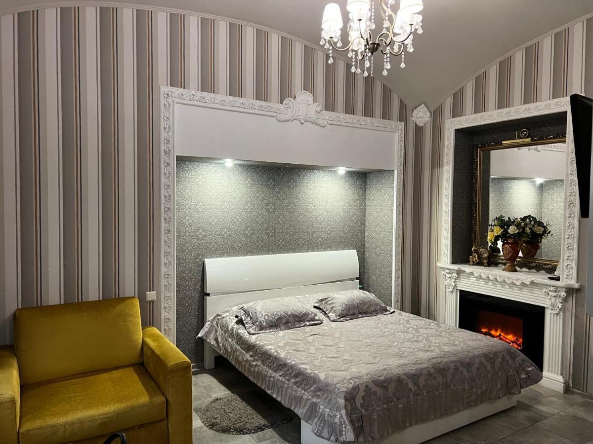 Apartments Lux In City Center Lviv Exteriör bild